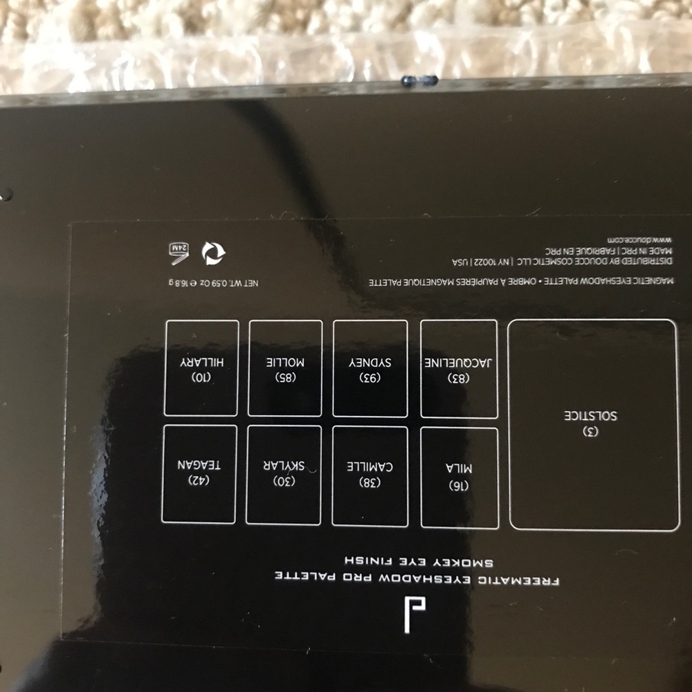NEW Doucce freematic eyeshadow pro palette smokey - Picture 4 of 5